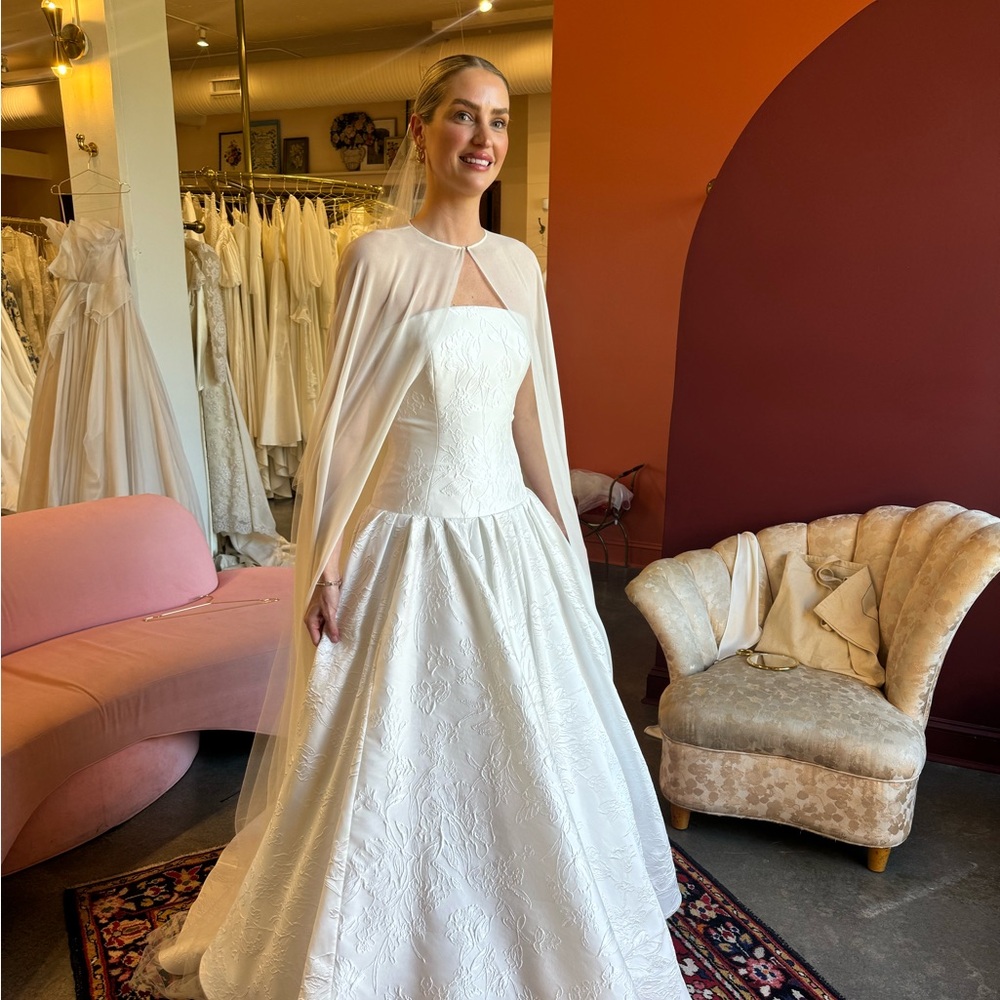 A Bridal Cape - Claire Le Faye
Never worn, ended up going in another direction.